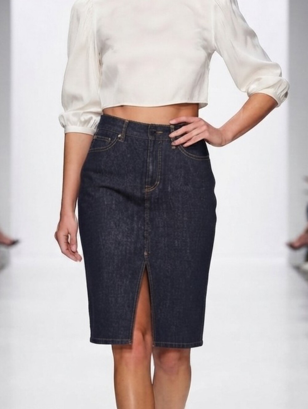 Gap Dark Wash Denim Pencil Skirt Size 4 Front Slit Stretch Retro Y2K Vibe